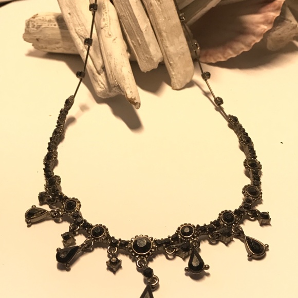 Beautiful Black Small Waterfall Necklace. - Picture 5 of 5